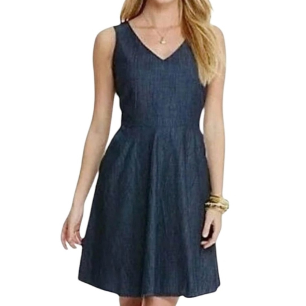 Vineyard Vines Denim Dress Women’s Size 2 V-Neck Sleeveless Pockets Fit-N-Flare